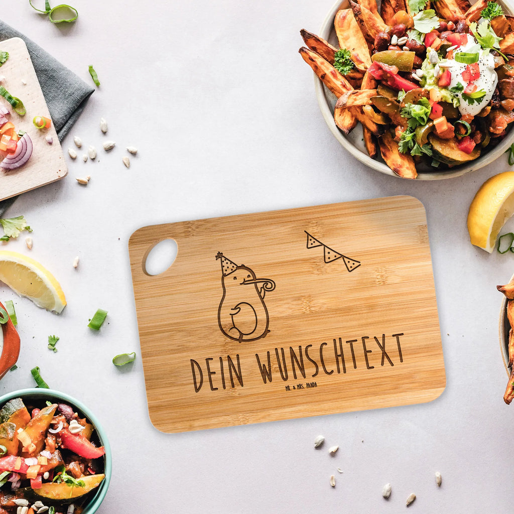 Personalisiertes Schneidebrett Avocado Party Zeit Personalisiertes Schneidebrett, Schneidebrett mit Namen, Schneidebrett selbst gestalten, Schneidebrett mit Wunschtext, Personalisiertes Holzbrett, Holzbrett mit Namen, Holzbrett selbst gestalten, Holzbrett mit Wunschtext, Personalisiertes Küchenbrett, Küchenbrett mit Namen, Küchenbrett selbst gestalten, Küchenbrett mit Wunschtext, Personalisiertes Frühstücksbrett, Frühstücksbrett mit Namen, Frühstücksbrett selbst gestalten, Frühstücksbrett mit Wunschtext, Personalisiertes Hackbrett, Hackbrett mit Namen, Hackbrett selbst gestalten, Hackbrett mit Wunschtext, Personalisiertes Brett, Brett mit Namen, Brett selbst gestalten, Brett mit Wunschtext, Personalisiertes Holzbrettchen, Holzbrettchen mit Namen, Holzbrettchen selbst gestalten, Holzbrettchen mit Wunschtext, Personalisiertes Servierbrett, Servierbrett mit Namen, Servierbrett selbst gestalten, Servierbrett mit Wunschtext, Avocado, Veggie, Vegan, Gesund