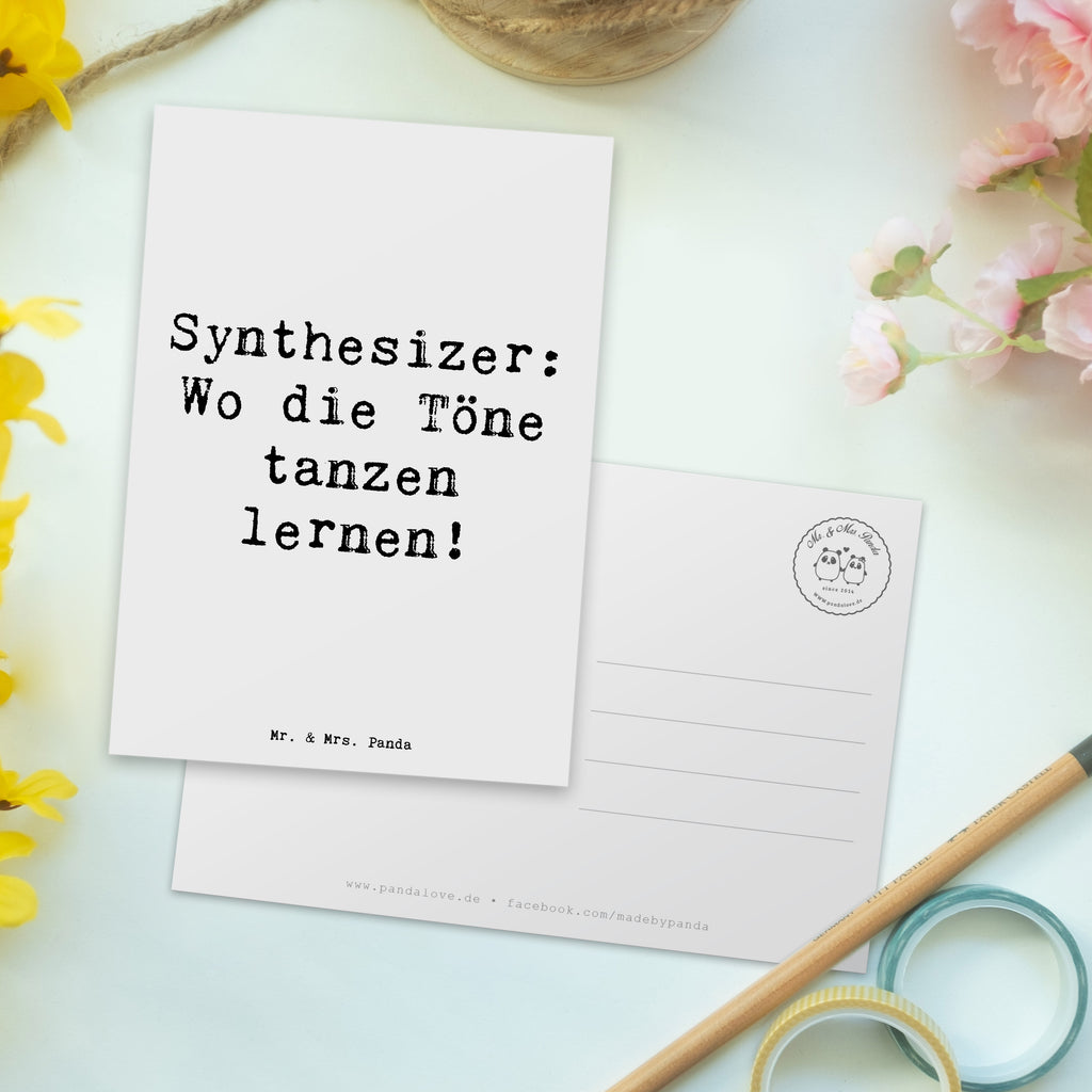 Postkarte Synthesizer: Wo die Töne tanzen lernen! Postkarte, Karte, Geschenkkarte, Grußkarte, Einladung, Ansichtskarte, Geburtstagskarte, Einladungskarte, Dankeskarte, Ansichtskarten, Einladung Geburtstag, Einladungskarten Geburtstag, Instrumente, Geschenke Musiker, Musikliebhaber