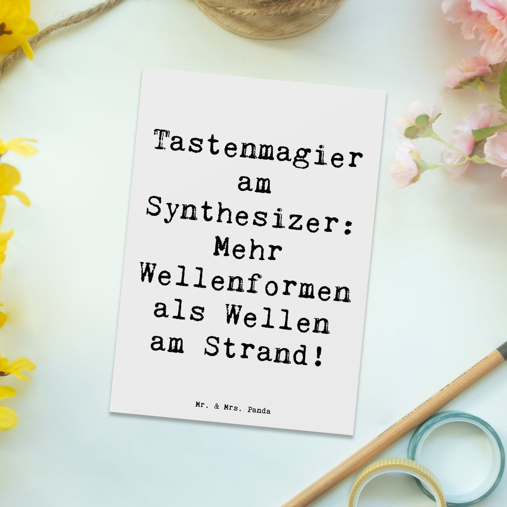 Postkarte Spruch Synthesizer Magie Postkarte, Karte, Geschenkkarte, Grußkarte, Einladung, Ansichtskarte, Geburtstagskarte, Einladungskarte, Dankeskarte, Ansichtskarten, Einladung Geburtstag, Einladungskarten Geburtstag, Instrumente, Geschenke Musiker, Musikliebhaber