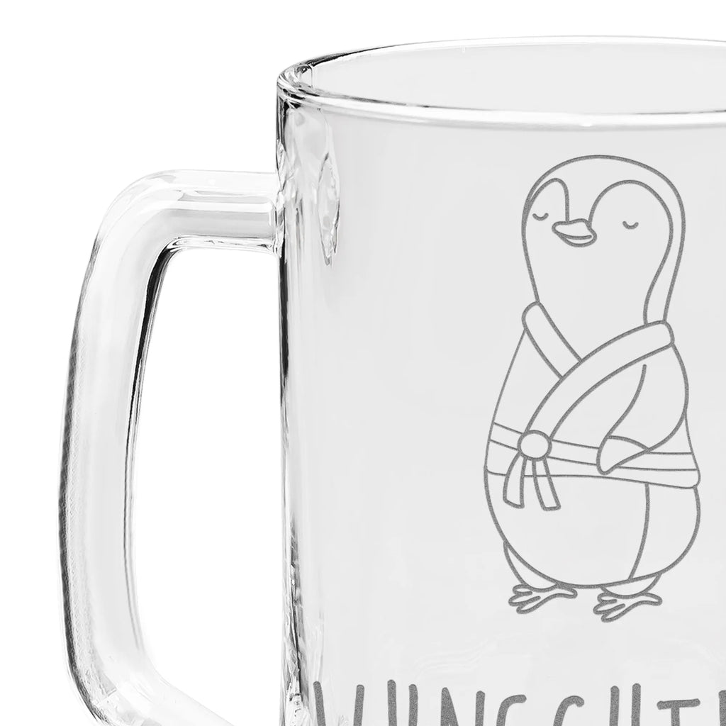 Personalisierter Gravur Bierkrug Pinguin Karate Personalisierter Bierkrug, Personalisierter Bier Krug, Personalisiertes Bierkrug Glas, Bierkrug mit Namen, Bier Krug mit Namen, Bierkrug Glas mit Namen, Vatertag, Wunschtext, Wunschname, Personalisierbar, Selbst gestalten, Geschenk, Sport, Sportart, Hobby, Schenken, Danke, Dankeschön, Auszeichnung, Gewinn, Sportler, Karate, Kampfsportart, Selbstverteidigung, Kampfkunst, Karate Verein