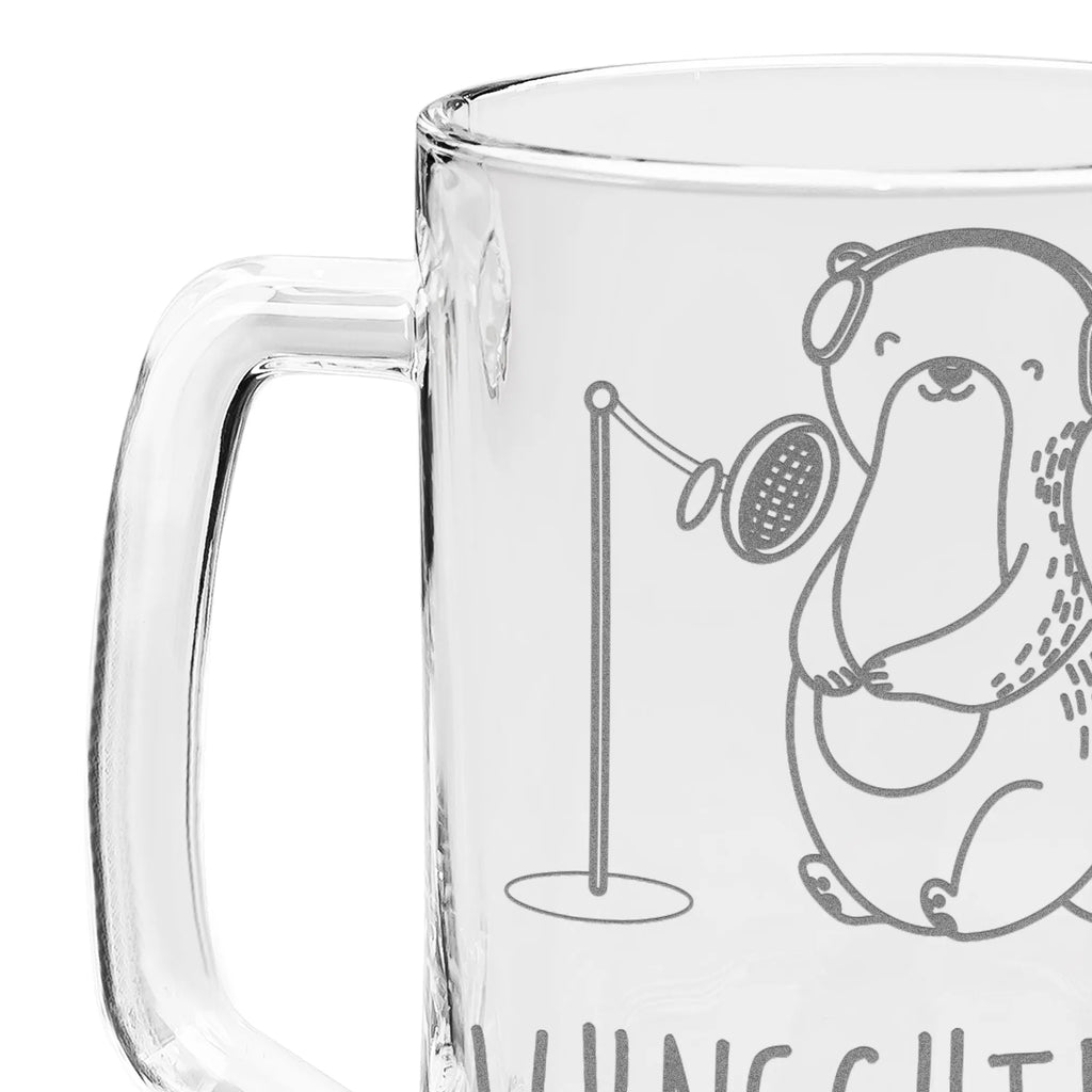 Personalisierter Gravur Bierkrug Otter Podcast aufnehmen Personalisierter Bierkrug, Personalisierter Bier Krug, Personalisiertes Bierkrug Glas, Bierkrug mit Namen, Bier Krug mit Namen, Bierkrug Glas mit Namen, Vatertag, Wunschtext, Wunschname, Personalisierbar, Selbst gestalten, Geschenk, Sport, Sportart, Hobby, Schenken, Danke, Dankeschön, Auszeichnung, Gewinn, Sportler, Podcast aufnehmen, Podcast produzieren, Podcasterin, Podcaster