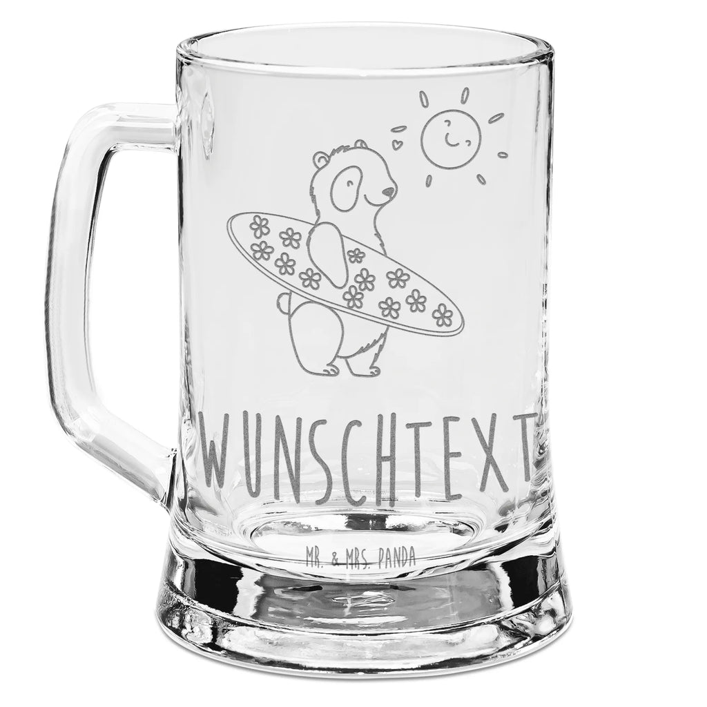 Personalisierter Gravur Bierkrug Panda Surfen Personalisierter Bierkrug, Personalisierter Bier Krug, Personalisiertes Bierkrug Glas, Bierkrug mit Namen, Bier Krug mit Namen, Bierkrug Glas mit Namen, Vatertag, Wunschtext, Wunschname, Personalisierbar, Selbst gestalten, Geschenk, Sport, Sportart, Hobby, Schenken, Danke, Dankeschön, Auszeichnung, Gewinn, Sportler, Wellenreiten, Surfen, Surfschule