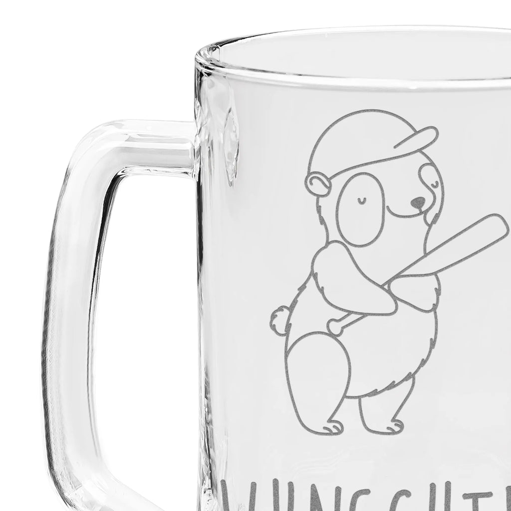 Personalisierter Gravur Bierkrug Panda Baseball spielen Personalisierter Bierkrug, Personalisierter Bier Krug, Personalisiertes Bierkrug Glas, Bierkrug mit Namen, Bier Krug mit Namen, Bierkrug Glas mit Namen, Vatertag, Wunschtext, Wunschname, Personalisierbar, Selbst gestalten, Geschenk, Sport, Sportart, Hobby, Schenken, Danke, Dankeschön, Auszeichnung, Gewinn, Sportler, Baseball spielen, Baseball Spielen, Baseball Match, Ballsport, Baseballplatz, Baseballverein