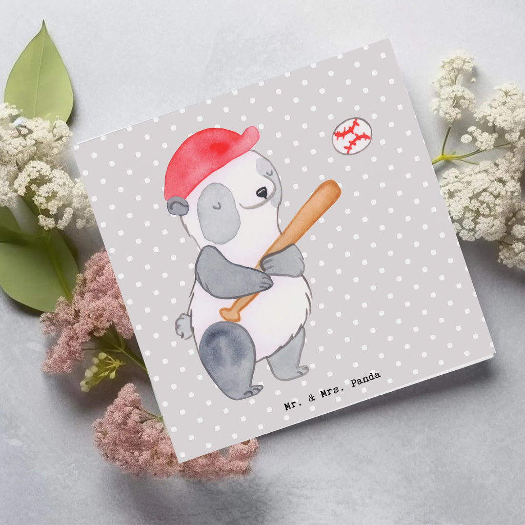 Deluxe Karte Panda Baseball spielen Karte, Grußkarte, Klappkarte, Einladungskarte, Glückwunschkarte, Hochzeitskarte, Geburtstagskarte, Hochwertige Grußkarte, Hochwertige Klappkarte, Geschenk, Sport, Sportart, Hobby, Schenken, Danke, Dankeschön, Auszeichnung, Gewinn, Sportler, Baseball spielen, Baseball Spielen, Baseball Match, Ballsport, Baseballplatz, Baseballverein