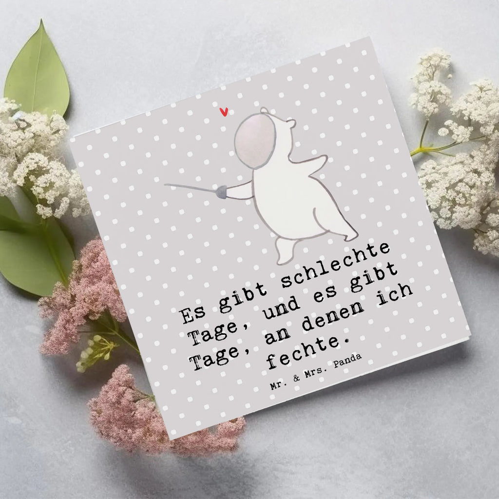 Deluxe Karte Panda Fechten Karte, Grußkarte, Klappkarte, Einladungskarte, Glückwunschkarte, Hochzeitskarte, Geburtstagskarte, Hochwertige Grußkarte, Hochwertige Klappkarte, Geschenk, Sport, Sportart, Hobby, Schenken, Danke, Dankeschön, Auszeichnung, Gewinn, Sportler, Fechten, Fechter Bund, Fecht Verein, Fecht Club