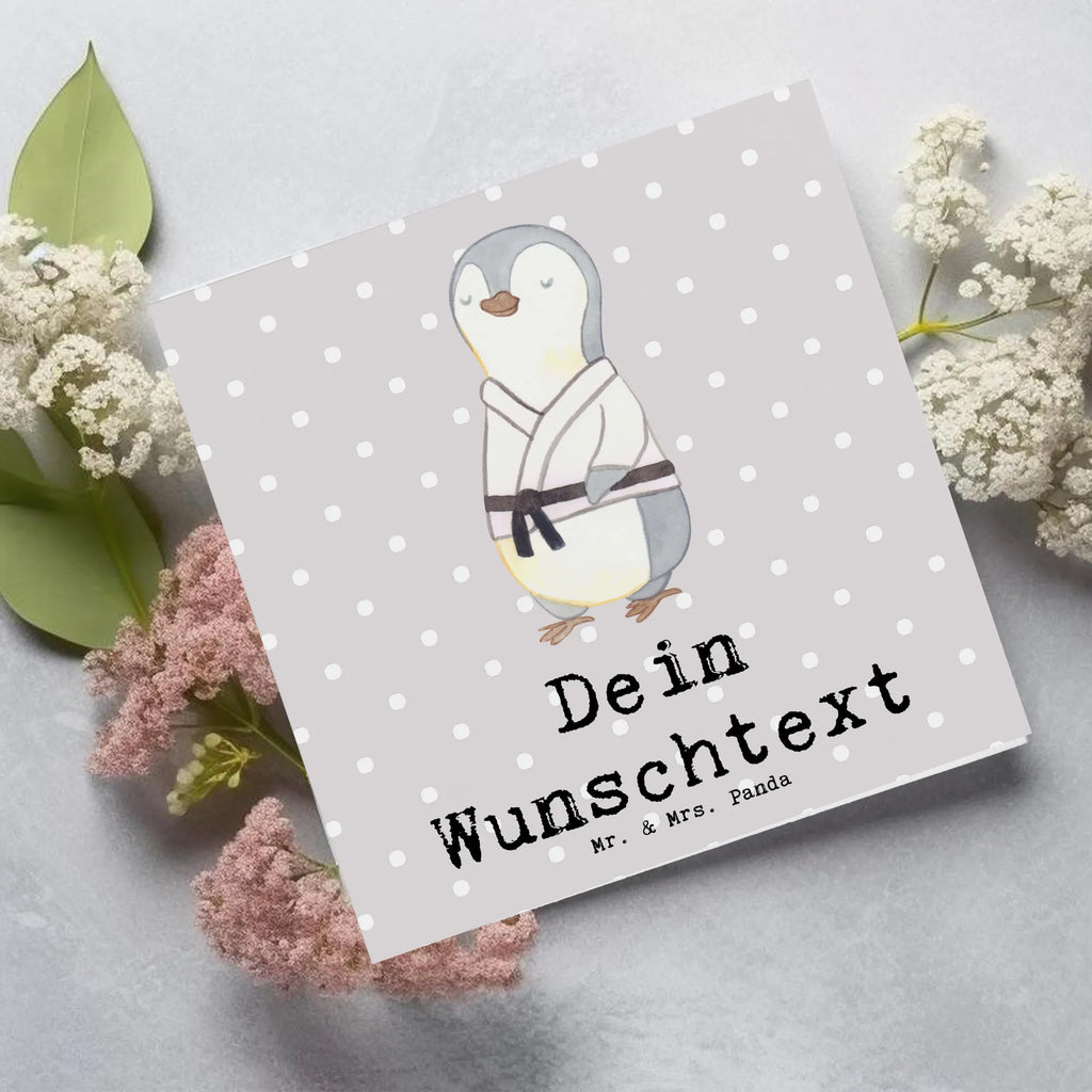 Personalisierte Deluxe Karte Pinguin Karate Personalisierte Grußkarte, Personalisiertere Klappkarte, Personalisierte Einladungskarte, Personalisierte Glückwunschkarte, Personalisierte Hochzeitskarte, Personalisierte Geburtstagskarte, Grußkarte mit Namen, Grußkarte selber drucken, Grußkarte selbst gestalten, Grußkarte mit persönlichen Nachrichten, Grußkarte als Geldgeschenk, Grußkarten personalisiert, Personalisierte Karte, Geschenk, Sport, Sportart, Hobby, Schenken, Danke, Dankeschön, Auszeichnung, Gewinn, Sportler, Karate, Kampfsportart, Selbstverteidigung, Kampfkunst, Karate Verein