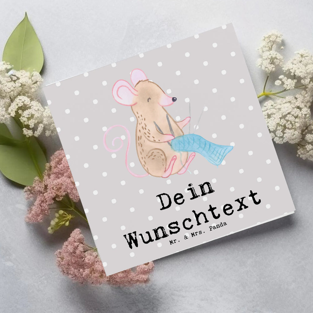 Personalisierte Deluxe Karte Maus Stricken Personalisierte Grußkarte, Personalisiertere Klappkarte, Personalisierte Einladungskarte, Personalisierte Glückwunschkarte, Personalisierte Hochzeitskarte, Personalisierte Geburtstagskarte, Grußkarte mit Namen, Grußkarte selber drucken, Grußkarte selbst gestalten, Grußkarte mit persönlichen Nachrichten, Grußkarte als Geldgeschenk, Grußkarten personalisiert, Personalisierte Karte, Geschenk, Sport, Sportart, Hobby, Schenken, Danke, Dankeschön, Auszeichnung, Gewinn, Sportler, Stricken, DIY