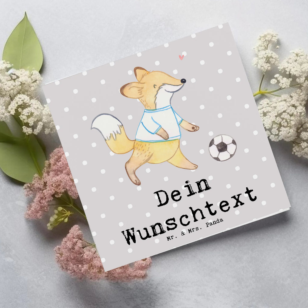 Personalisierte Deluxe Karte Fuchs Fußball spielen Personalisierte Grußkarte, Personalisiertere Klappkarte, Personalisierte Einladungskarte, Personalisierte Glückwunschkarte, Personalisierte Hochzeitskarte, Personalisierte Geburtstagskarte, Grußkarte mit Namen, Grußkarte selber drucken, Grußkarte selbst gestalten, Grußkarte mit persönlichen Nachrichten, Grußkarte als Geldgeschenk, Grußkarten personalisiert, Personalisierte Karte, Geschenk, Sport, Sportart, Hobby, Schenken, Danke, Dankeschön, Auszeichnung, Gewinn, Sportler, Fußball spielen, Fußballtraining, Fußballverein, Fußballmannschaft, Fußball Turnier, Punktspiele, Fußball