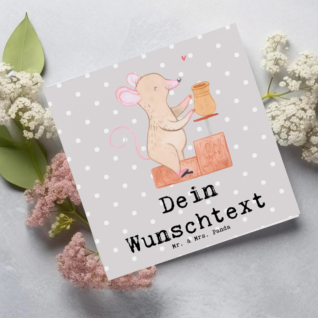 Personalisierte Deluxe Karte Maus Töpfern Personalisierte Grußkarte, Personalisiertere Klappkarte, Personalisierte Einladungskarte, Personalisierte Glückwunschkarte, Personalisierte Hochzeitskarte, Personalisierte Geburtstagskarte, Grußkarte mit Namen, Grußkarte selber drucken, Grußkarte selbst gestalten, Grußkarte mit persönlichen Nachrichten, Grußkarte als Geldgeschenk, Grußkarten personalisiert, Personalisierte Karte, Geschenk, Sport, Sportart, Hobby, Schenken, Danke, Dankeschön, Auszeichnung, Gewinn, Sportler, Töpfern, Töpferei, Töpferkurs