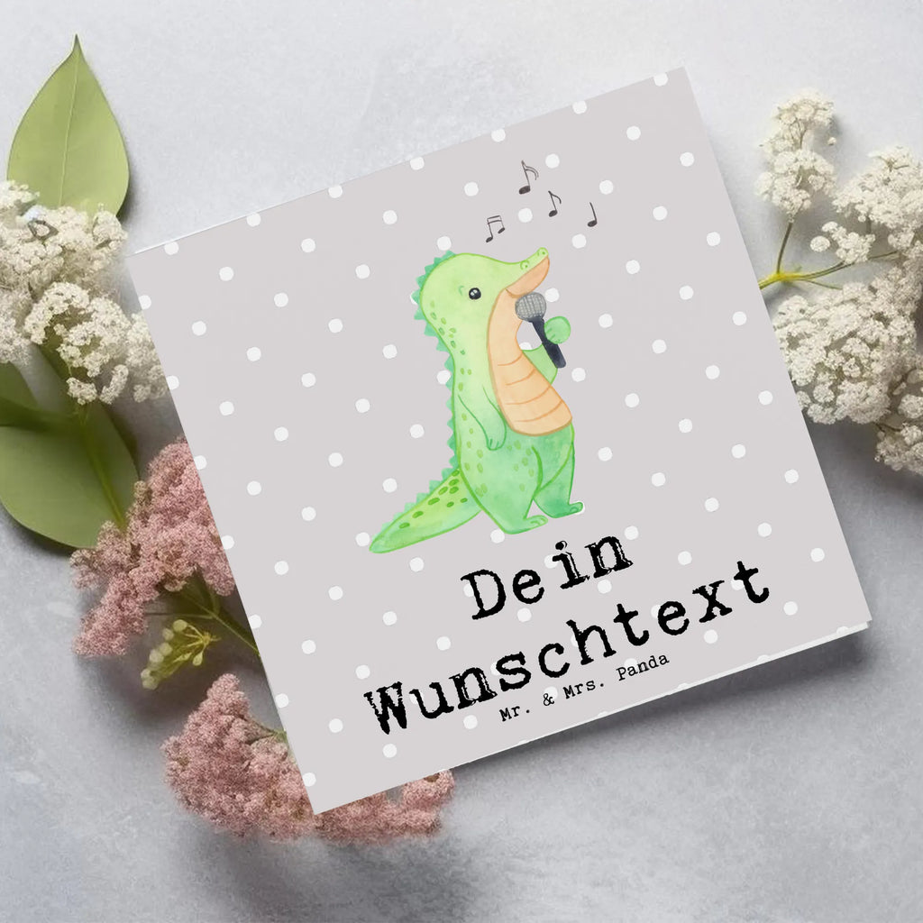 Personalisierte Deluxe Karte Krokodil Singen Personalisierte Grußkarte, Personalisiertere Klappkarte, Personalisierte Einladungskarte, Personalisierte Glückwunschkarte, Personalisierte Hochzeitskarte, Personalisierte Geburtstagskarte, Grußkarte mit Namen, Grußkarte selber drucken, Grußkarte selbst gestalten, Grußkarte mit persönlichen Nachrichten, Grußkarte als Geldgeschenk, Grußkarten personalisiert, Personalisierte Karte, Geschenk, Sport, Sportart, Hobby, Schenken, Danke, Dankeschön, Auszeichnung, Gewinn, Sportler, Singen, Band, Live Auftritt, Gesang, Hobbysänger