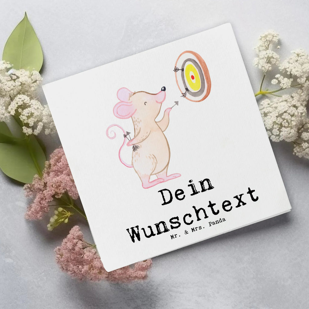 Personalisierte Deluxe Karte Maus Dart spielen Personalisierte Grußkarte, Personalisiertere Klappkarte, Personalisierte Einladungskarte, Personalisierte Glückwunschkarte, Personalisierte Hochzeitskarte, Personalisierte Geburtstagskarte, Grußkarte mit Namen, Grußkarte selber drucken, Grußkarte selbst gestalten, Grußkarte mit persönlichen Nachrichten, Grußkarte als Geldgeschenk, Grußkarten personalisiert, Personalisierte Karte, Geschenk, Sport, Sportart, Hobby, Schenken, Danke, Dankeschön, Auszeichnung, Gewinn, Sportler, Dart spielen, Darten, Darts, Dart Turnier