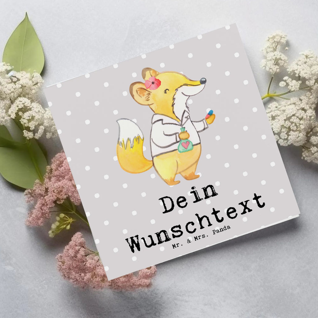 Personalisierte Deluxe Karte Apothekerin Herz Personalisierte Grußkarte, Personalisiertere Klappkarte, Personalisierte Einladungskarte, Personalisierte Glückwunschkarte, Personalisierte Hochzeitskarte, Personalisierte Geburtstagskarte, Grußkarte mit Namen, Grußkarte selber drucken, Grußkarte selbst gestalten, Grußkarte mit persönlichen Nachrichten, Grußkarte als Geldgeschenk, Grußkarten personalisiert, Personalisierte Karte, Beruf, Ausbildung, Jubiläum, Abschied, Rente, Kollege, Kollegin, Geschenk, Schenken, Arbeitskollege, Mitarbeiter, Firma, Danke, Dankeschön, Apothekerin, Pharmazie, Staatsexamen, Approbation, Eröffnung Apotheke