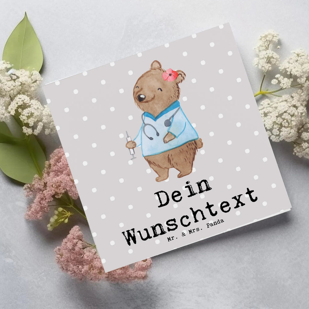 Personalisierte Deluxe Karte Krankenpflegehelferin Herz Personalisierte Grußkarte, Personalisiertere Klappkarte, Personalisierte Einladungskarte, Personalisierte Glückwunschkarte, Personalisierte Hochzeitskarte, Personalisierte Geburtstagskarte, Grußkarte mit Namen, Grußkarte selber drucken, Grußkarte selbst gestalten, Grußkarte mit persönlichen Nachrichten, Grußkarte als Geldgeschenk, Grußkarten personalisiert, Personalisierte Karte, Beruf, Ausbildung, Jubiläum, Abschied, Rente, Kollege, Kollegin, Geschenk, Schenken, Arbeitskollege, Mitarbeiter, Firma, Danke, Dankeschön, Krankenpflegehelferin, Pflegehelferin, Pflegekraft