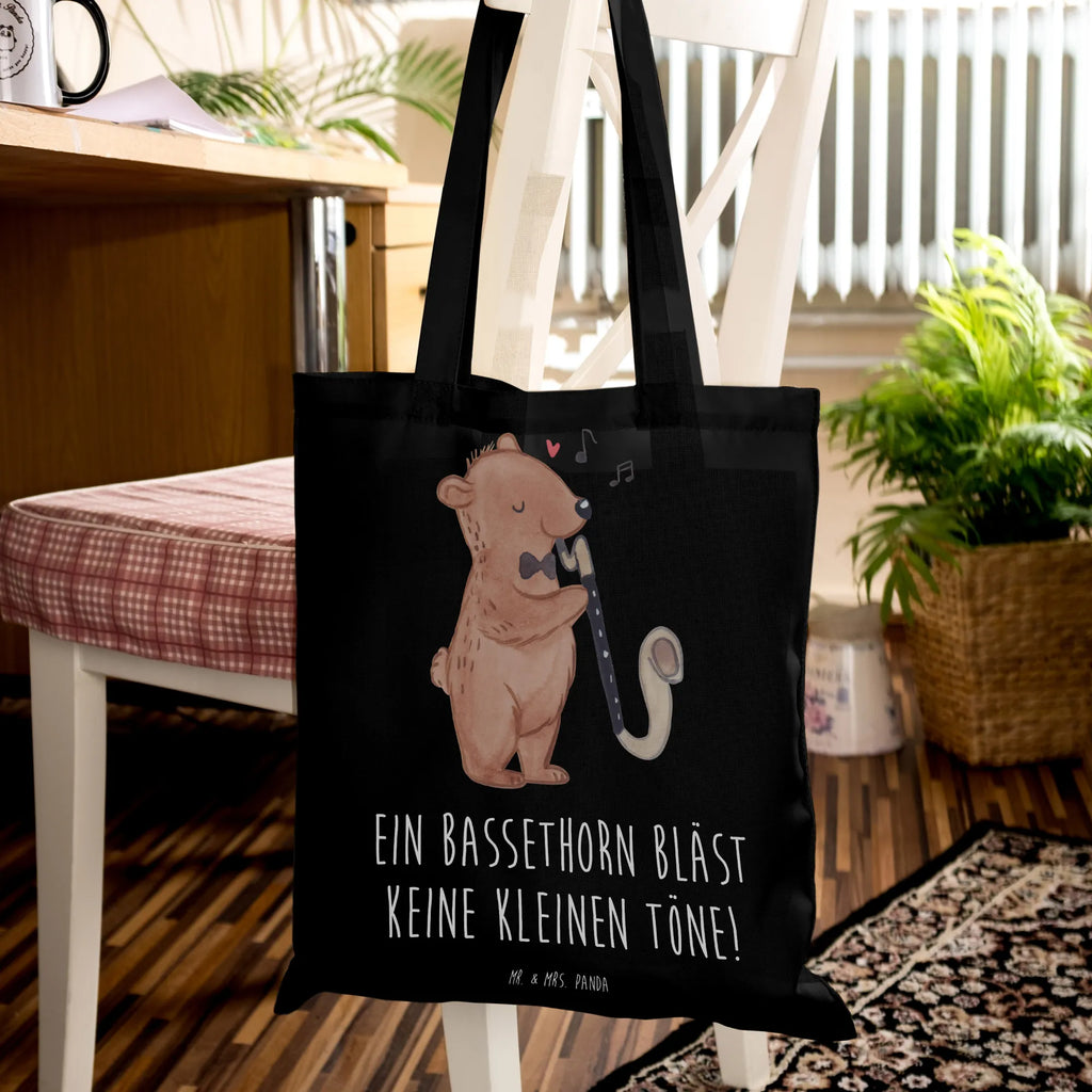 Tragetasche Ein Bassethorn bläst keine kleinen Töne! Beuteltasche, Beutel, Einkaufstasche, Jutebeutel, Stoffbeutel, Tasche, Shopper, Umhängetasche, Strandtasche, Schultertasche, Stofftasche, Tragetasche, Badetasche, Jutetasche, Einkaufstüte, Laptoptasche, Instrumente, Geschenke Musiker, Musikliebhaber