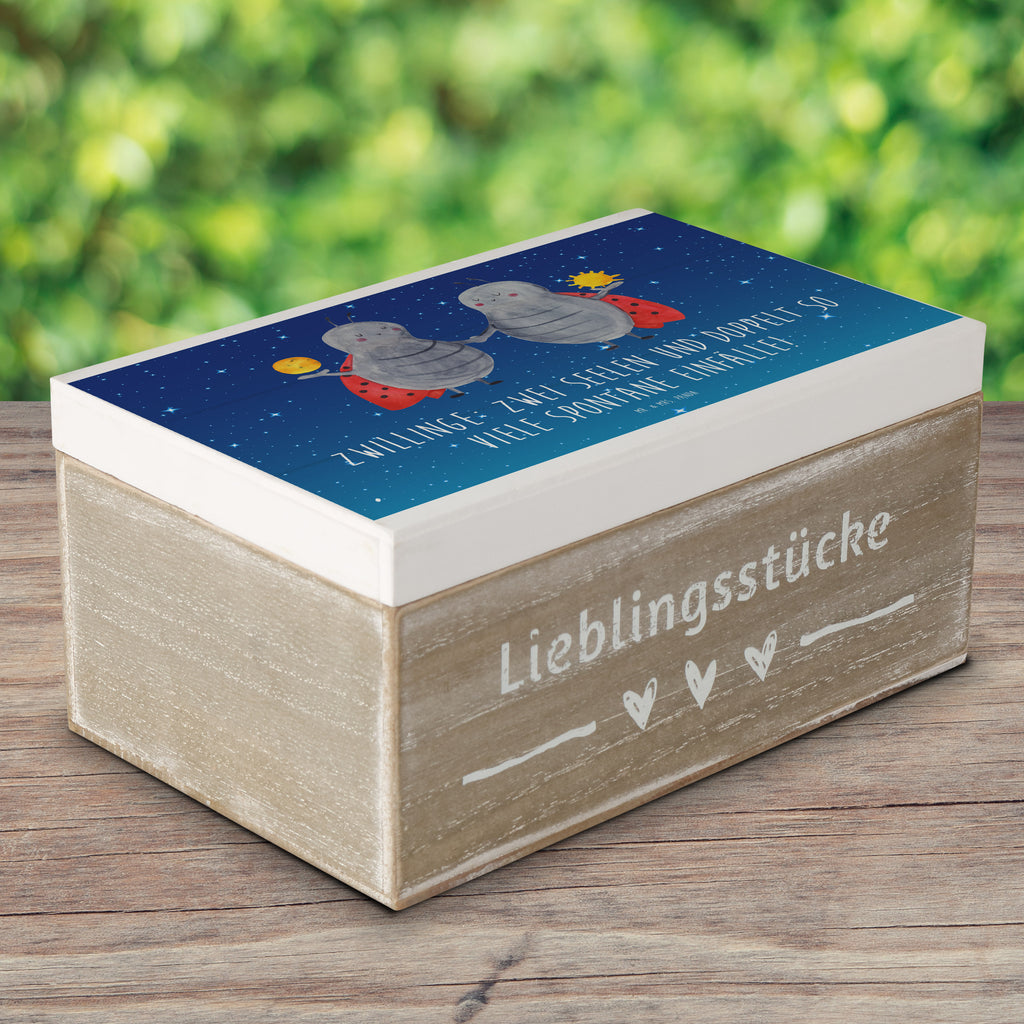 Holzkiste Spruch Zwillinge Abenteuer Holzkiste, Kiste, Schatzkiste, Truhe, Schatulle, XXL, Erinnerungsbox, Erinnerungskiste, Dekokiste, Aufbewahrungsbox, Geschenkbox, Geschenkdose, Tierkreiszeichen, Sternzeichen, Horoskop, Astrologie, Aszendent