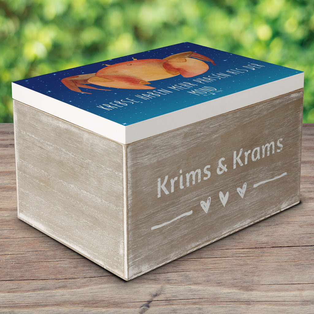 Holzkiste Krebse haben mehr Phasen als der Mond. Holzkiste, Kiste, Schatzkiste, Truhe, Schatulle, XXL, Erinnerungsbox, Erinnerungskiste, Dekokiste, Aufbewahrungsbox, Geschenkbox, Geschenkdose, Tierkreiszeichen, Sternzeichen, Horoskop, Astrologie, Aszendent