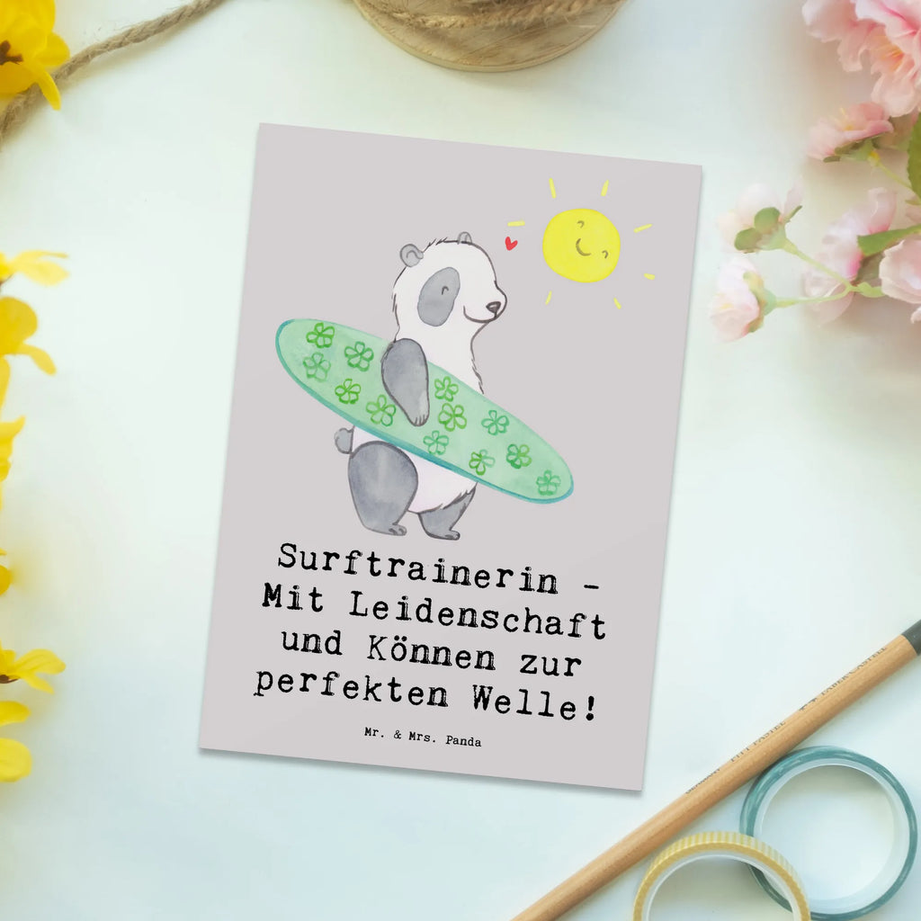 Postkarte Surfen Trainerin Postkarte, Karte, Geschenkkarte, Grußkarte, Einladung, Ansichtskarte, Geburtstagskarte, Einladungskarte, Dankeskarte, Ansichtskarten, Einladung Geburtstag, Einladungskarten Geburtstag, Geschenk, Sport, Sportart, Hobby, Schenken, Danke, Dankeschön, Auszeichnung, Gewinn, Sportler