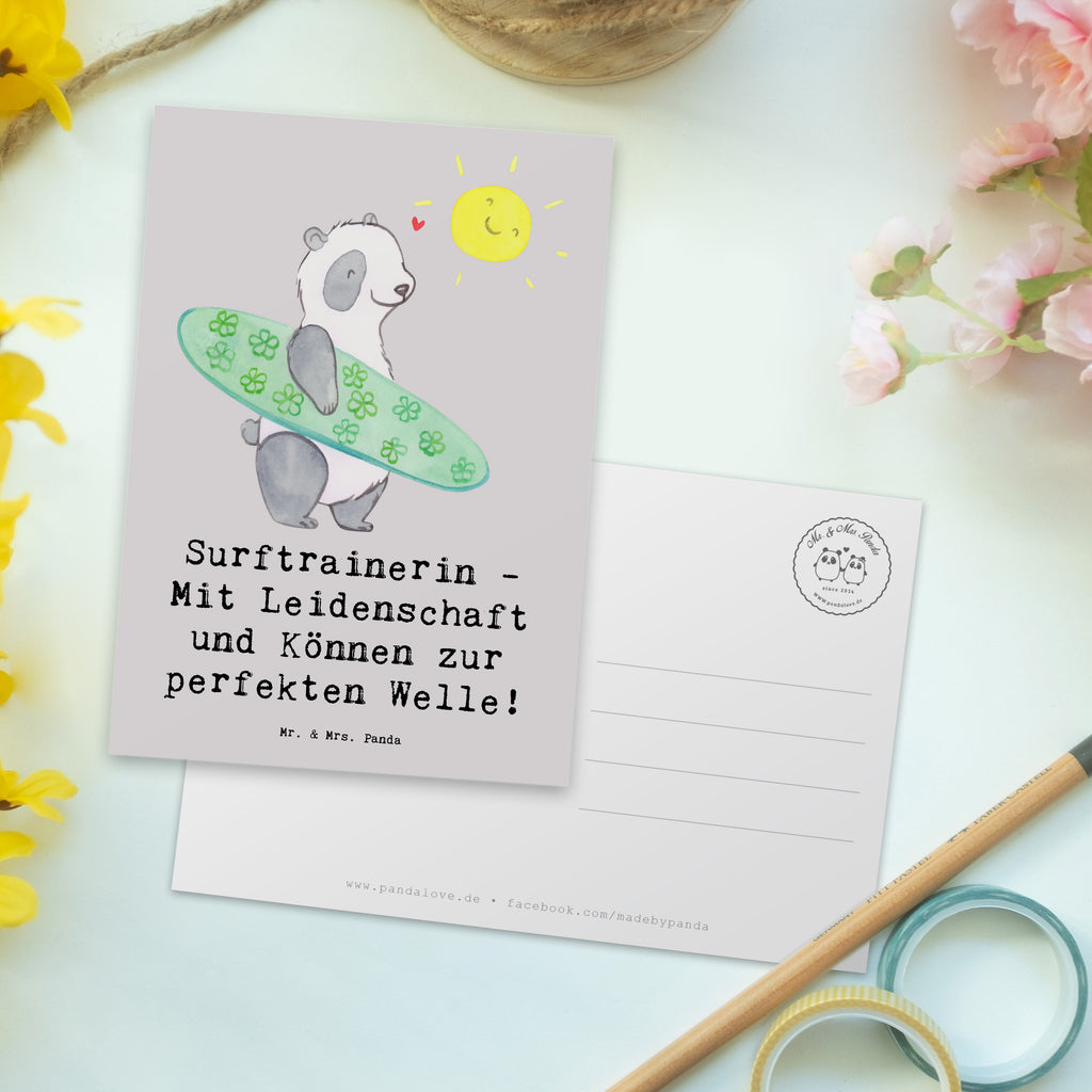 Postkarte Surfen Trainerin Postkarte, Karte, Geschenkkarte, Grußkarte, Einladung, Ansichtskarte, Geburtstagskarte, Einladungskarte, Dankeskarte, Ansichtskarten, Einladung Geburtstag, Einladungskarten Geburtstag, Geschenk, Sport, Sportart, Hobby, Schenken, Danke, Dankeschön, Auszeichnung, Gewinn, Sportler