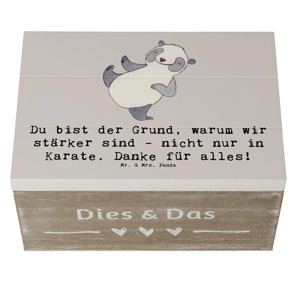 Holzkiste Karate Trainerin Stärke Holzkiste, Kiste, Schatzkiste, Truhe, Schatulle, XXL, Erinnerungsbox, Erinnerungskiste, Dekokiste, Aufbewahrungsbox, Geschenkbox, Geschenkdose, Geschenk, Sport, Sportart, Hobby, Schenken, Danke, Dankeschön, Auszeichnung, Gewinn, Sportler