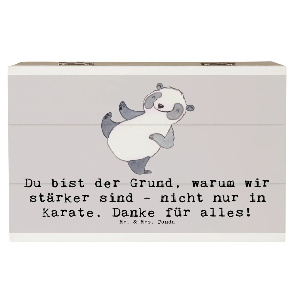 Holzkiste Karate Trainerin Stärke Holzkiste, Kiste, Schatzkiste, Truhe, Schatulle, XXL, Erinnerungsbox, Erinnerungskiste, Dekokiste, Aufbewahrungsbox, Geschenkbox, Geschenkdose, Geschenk, Sport, Sportart, Hobby, Schenken, Danke, Dankeschön, Auszeichnung, Gewinn, Sportler