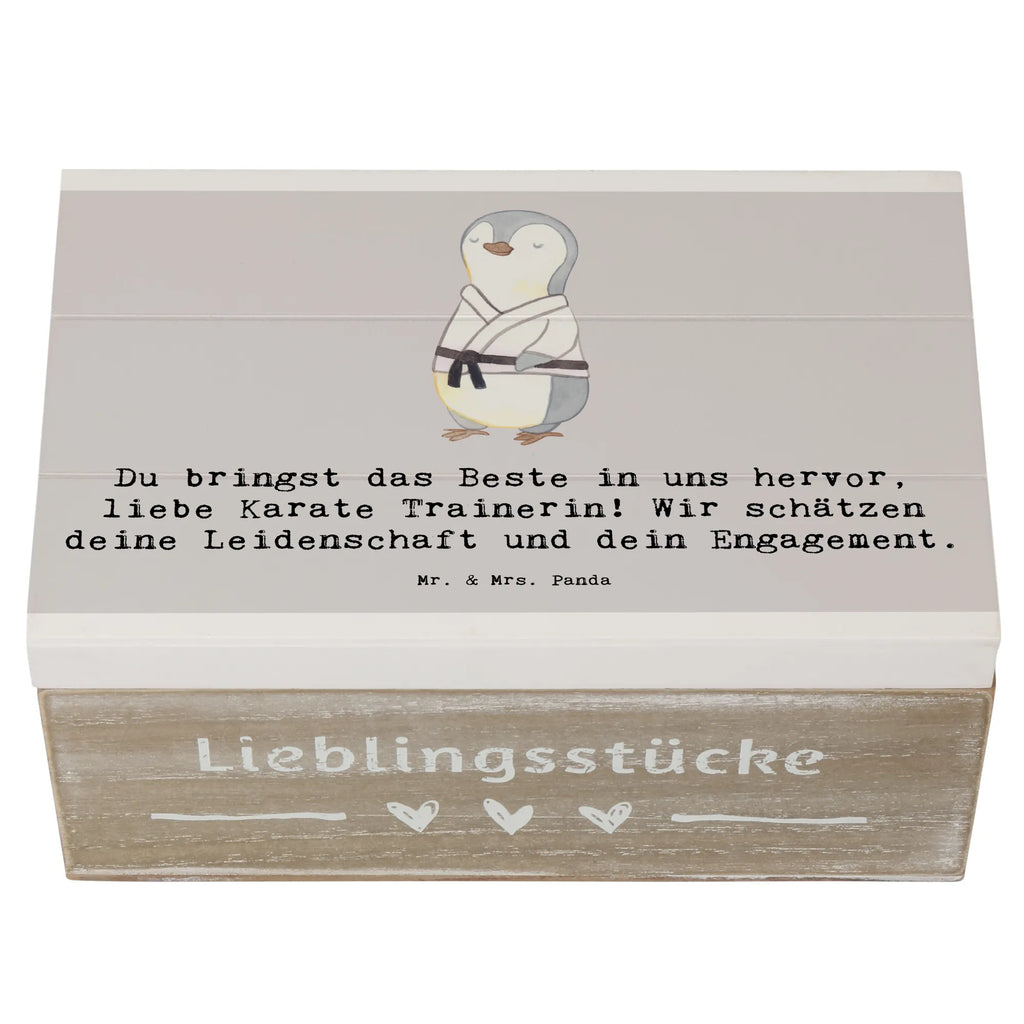 Holzkiste Karate Trainerin Holzkiste, Kiste, Schatzkiste, Truhe, Schatulle, XXL, Erinnerungsbox, Erinnerungskiste, Dekokiste, Aufbewahrungsbox, Geschenkbox, Geschenkdose, Geschenk, Sport, Sportart, Hobby, Schenken, Danke, Dankeschön, Auszeichnung, Gewinn, Sportler