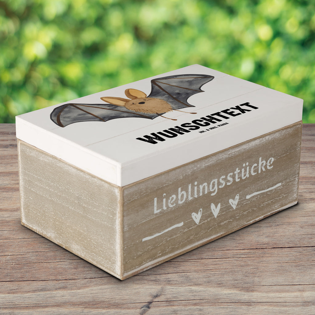 Personalisierte Holzkiste Fledermaus Flügel Holzkiste mit Namen, Kiste mit Namen, Schatzkiste mit Namen, Truhe mit Namen, Schatulle mit Namen, Erinnerungsbox mit Namen, Erinnerungskiste, mit Namen, Dekokiste mit Namen, Aufbewahrungsbox mit Namen, Holzkiste Personalisiert, Kiste Personalisiert, Schatzkiste Personalisiert, Truhe Personalisiert, Schatulle Personalisiert, Erinnerungsbox Personalisiert, Erinnerungskiste Personalisiert, Dekokiste Personalisiert, Aufbewahrungsbox Personalisiert, Geschenkbox personalisiert, GEschenkdose personalisiert, Tiermotive, Gute Laune, lustige Sprüche, Tiere