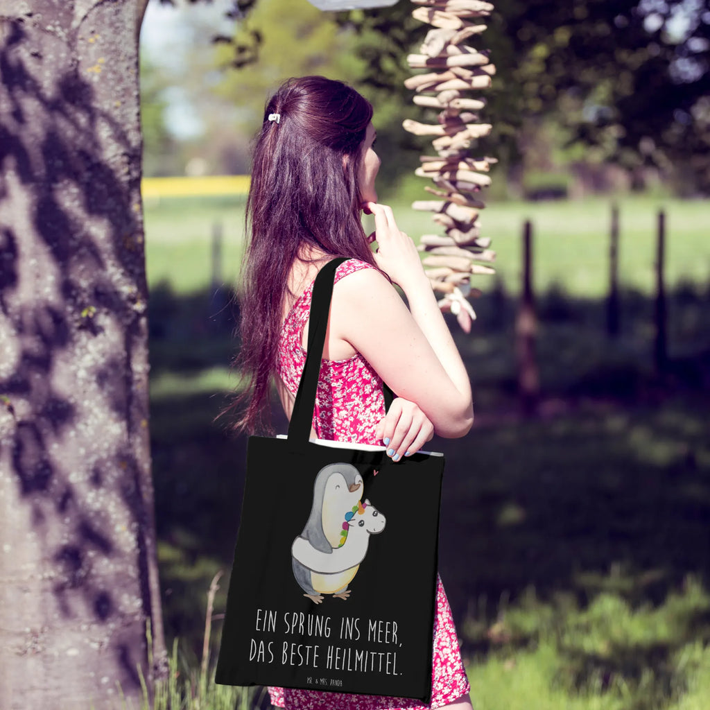 Tote bag Ein Sprung ins Meer, das beste Heilmittel. Beuteltasche, Beutel, Einkaufstasche, Jutebeutel, Stoffbeutel, Tasche, Shopper, Umhängetasche, Strandtasche, Schultertasche, Stofftasche, Tragetasche, Badetasche, Jutetasche, Einkaufstüte, Laptoptasche, Sommer, Sommermotive, Urlaubsmotive, Produkte für Urlauber, Sommer Produkte
