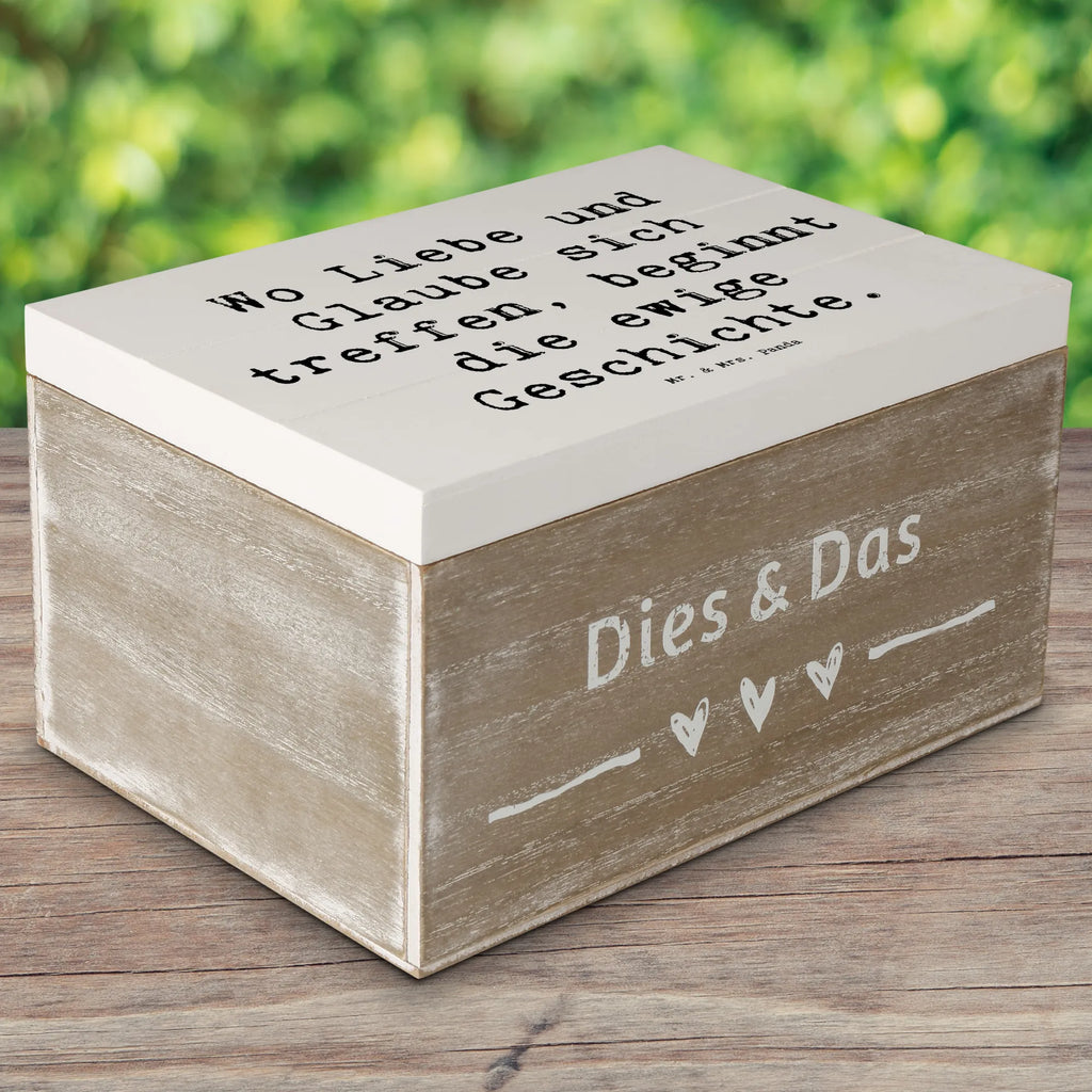 Holzkiste Spruch Kirchliche Trauung Liebe Glaube Holzkiste, Kiste, Schatzkiste, Truhe, Schatulle, XXL, Erinnerungsbox, Erinnerungskiste, Dekokiste, Aufbewahrungsbox, Geschenkbox, Geschenkdose, Hochzeit, Hochzeitsgeschenk, Ehe, Hochzeitsfeier, Trauung, Trauungsgeschenk, Hochzeitskarte, Verlobungsfeier, Verlobungsgeschenk, Hochzeitsgeschenkideen, Hochzeitsgeschenke für Brautpaar