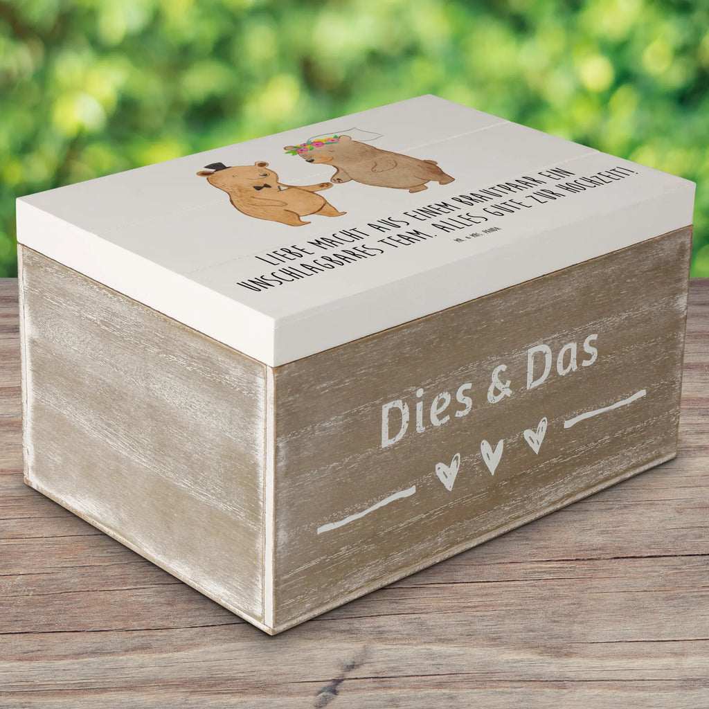 Holzkiste Unschlagbares Brautpaar Holzkiste, Kiste, Schatzkiste, Truhe, Schatulle, XXL, Erinnerungsbox, Erinnerungskiste, Dekokiste, Aufbewahrungsbox, Geschenkbox, Geschenkdose, Hochzeit, Hochzeitsgeschenk, Ehe, Hochzeitsfeier, Trauung, Trauungsgeschenk, Hochzeitskarte, Verlobungsfeier, Verlobungsgeschenk, Hochzeitsgeschenkideen, Hochzeitsgeschenke für Brautpaar