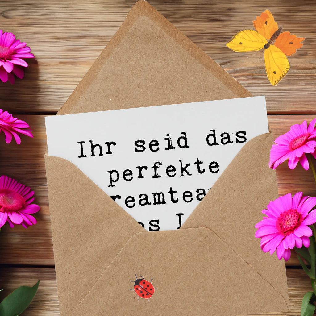 Deluxe Karte Spruch 3. Hochzeitstag Lederhochzeit Dreamteam Karte, Grußkarte, Klappkarte, Einladungskarte, Glückwunschkarte, Hochzeitskarte, Geburtstagskarte, Hochwertige Grußkarte, Hochwertige Klappkarte, Hochzeit, Hochzeitsgeschenk, Ehe, Hochzeitsfeier, Trauung, Trauungsgeschenk, Verlobungsfeier, Verlobungsgeschenk, Hochzeitsgeschenkideen, Hochzeitsgeschenke für Brautpaar