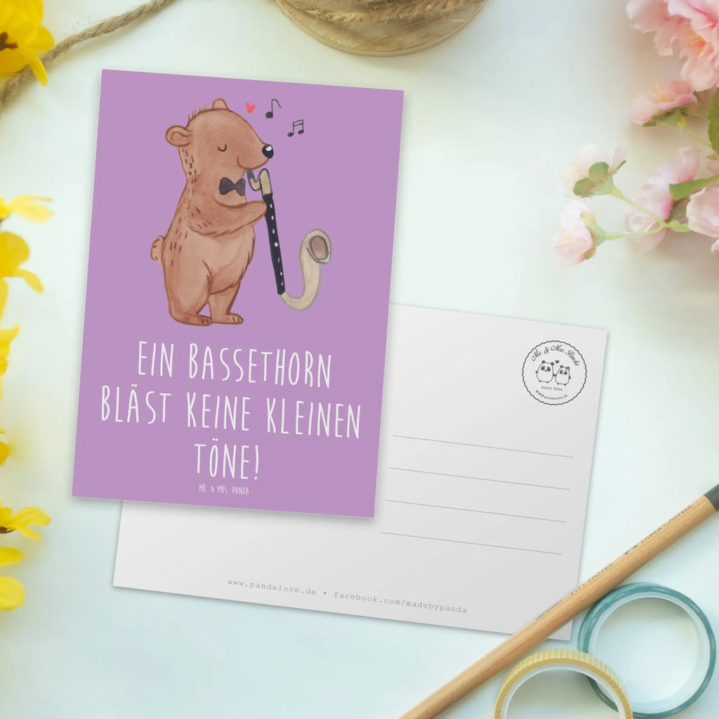 Postkarte Ein Bassethorn bläst keine kleinen Töne! Postkarte, Karte, Geschenkkarte, Grußkarte, Einladung, Ansichtskarte, Geburtstagskarte, Einladungskarte, Dankeskarte, Ansichtskarten, Einladung Geburtstag, Einladungskarten Geburtstag, Instrumente, Geschenke Musiker, Musikliebhaber