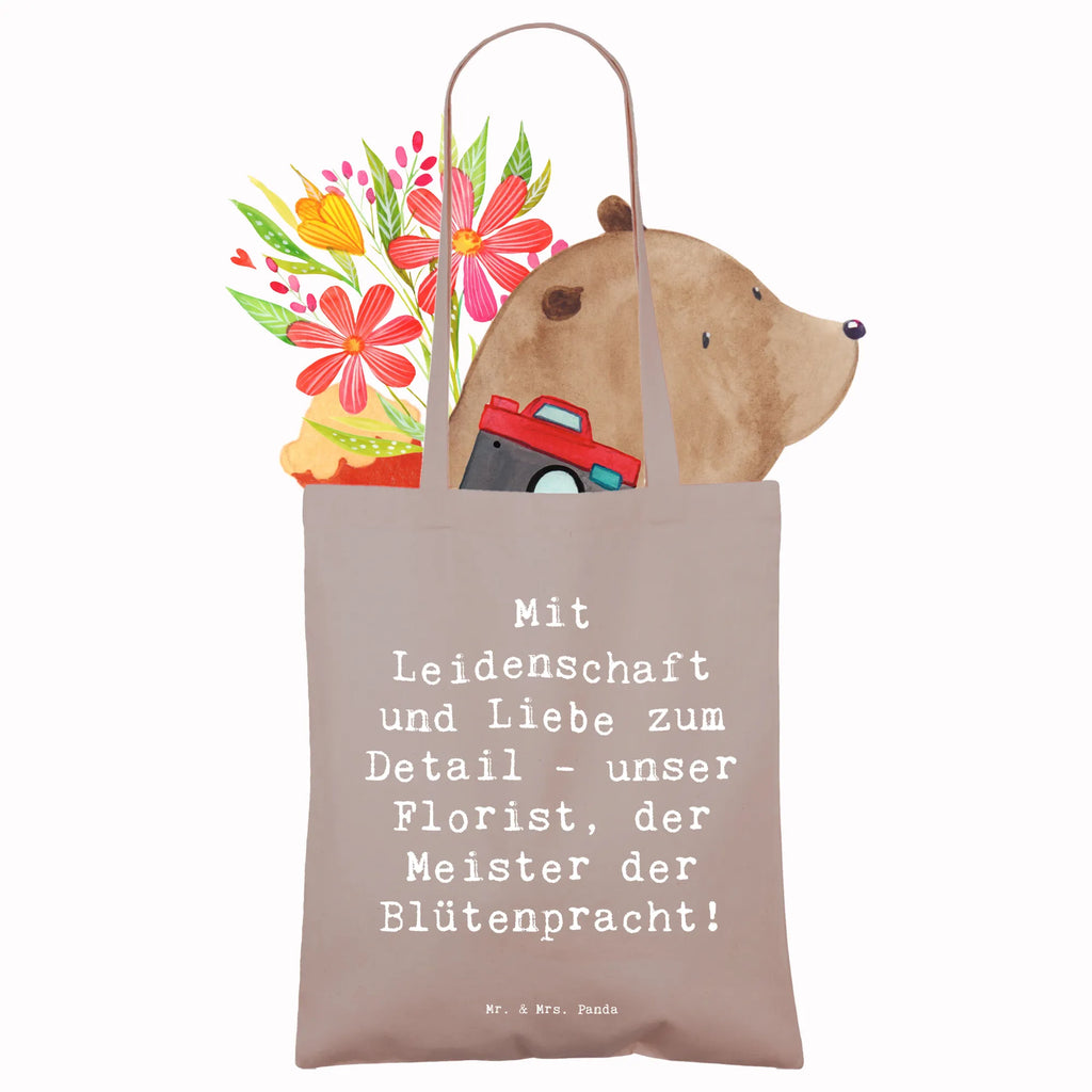 Tragetasche Mit Leidenschaft und Liebe zum Detail - unser Florist, der Meister der Blütenpracht! Beuteltasche, Beutel, Einkaufstasche, Jutebeutel, Stoffbeutel, Tasche, Shopper, Umhängetasche, Strandtasche, Schultertasche, Stofftasche, Tragetasche, Badetasche, Jutetasche, Einkaufstüte, Laptoptasche