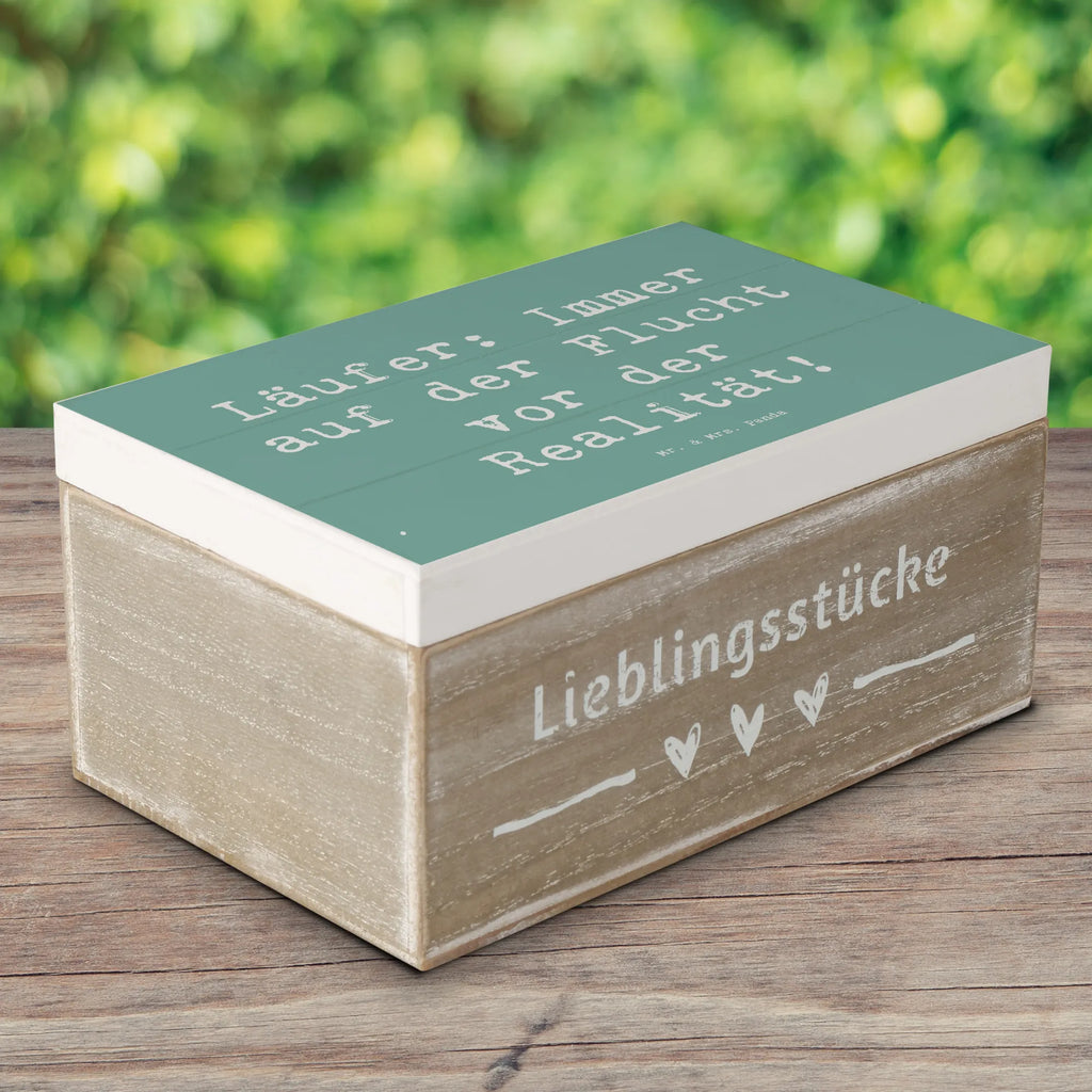 Holzkiste Spruch Laufen Realitätsflucht Holzkiste, Kiste, Schatzkiste, Truhe, Schatulle, XXL, Erinnerungsbox, Erinnerungskiste, Dekokiste, Aufbewahrungsbox, Geschenkbox, Geschenkdose, Geschenk, Sport, Sportart, Hobby, Schenken, Danke, Dankeschön, Auszeichnung, Gewinn, Sportler