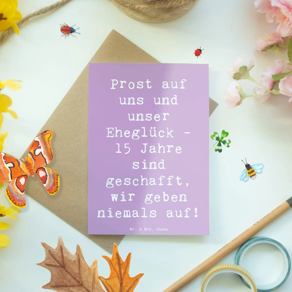 Grußkarte Prost auf uns und unser Eheglück - 15 Jahre sind geschafft, wir geben niemals auf! Grußkarte, Klappkarte, Einladungskarte, Glückwunschkarte, Hochzeitskarte, Geburtstagskarte, Karte, Ansichtskarten, Hochzeit, Hochzeitsgeschenk, Ehe, Hochzeitsfeier, Trauung, Trauungsgeschenk, Verlobungsfeier, Verlobungsgeschenk, Hochzeitsgeschenkideen, Hochzeitsgeschenke für Brautpaar