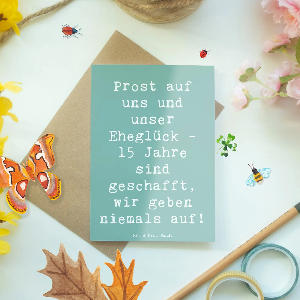 Grußkarte Prost auf uns und unser Eheglück - 15 Jahre sind geschafft, wir geben niemals auf! Grußkarte, Klappkarte, Einladungskarte, Glückwunschkarte, Hochzeitskarte, Geburtstagskarte, Karte, Ansichtskarten, Hochzeit, Hochzeitsgeschenk, Ehe, Hochzeitsfeier, Trauung, Trauungsgeschenk, Verlobungsfeier, Verlobungsgeschenk, Hochzeitsgeschenkideen, Hochzeitsgeschenke für Brautpaar