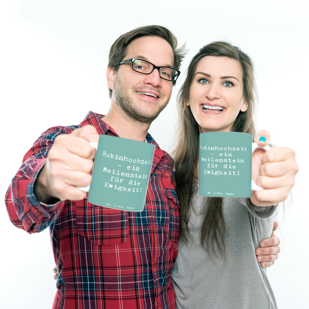 Tasse Spruch 40. Hochzeitstag Rubinhochzeit Tasse, Kaffeetasse, Teetasse, Becher, Kaffeebecher, Teebecher, Keramiktasse, Porzellantasse, Büro Tasse, Geschenk Tasse, Tasse Sprüche, Tasse Motive, Kaffeetassen, Tasse bedrucken, Designer Tasse, Cappuccino Tassen, Schöne Teetassen, Hochzeit, Hochzeitsgeschenk, Ehe, Hochzeitsfeier, Trauung, Trauungsgeschenk, Hochzeitskarte, Verlobungsfeier, Verlobungsgeschenk, Hochzeitsgeschenkideen, Hochzeitsgeschenke für Brautpaar