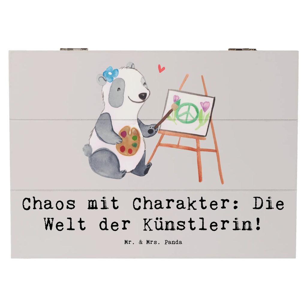 Holzkiste Künstlerin Chaos Holzkiste, Kiste, Schatzkiste, Truhe, Schatulle, XXL, Erinnerungsbox, Erinnerungskiste, Dekokiste, Aufbewahrungsbox, Geschenkbox, Geschenkdose, Beruf, Ausbildung, Jubiläum, Abschied, Rente, Kollege, Kollegin, Geschenk, Schenken, Arbeitskollege, Mitarbeiter, Firma, Danke, Dankeschön