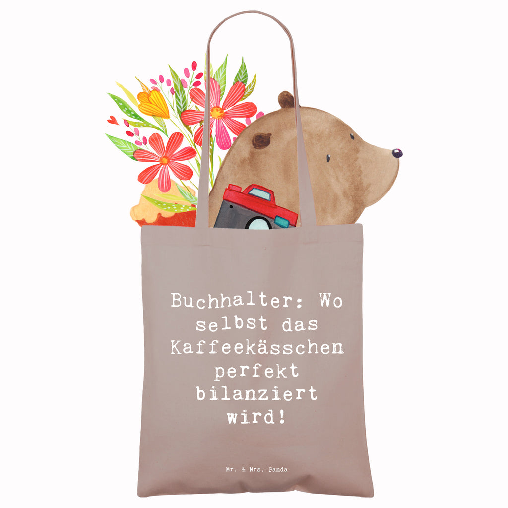 Tragetasche Buchhalter: Wo selbst das Kaffeekässchen perfekt bilanziert wird! Beuteltasche, Beutel, Einkaufstasche, Jutebeutel, Stoffbeutel, Tasche, Shopper, Umhängetasche, Strandtasche, Schultertasche, Stofftasche, Tragetasche, Badetasche, Jutetasche, Einkaufstüte, Laptoptasche, Beruf, Ausbildung, Jubiläum, Abschied, Rente, Kollege, Kollegin, Geschenk, Schenken, Arbeitskollege, Mitarbeiter, Firma, Danke, Dankeschön