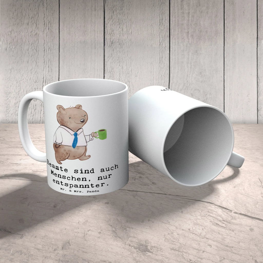 Tasse Beamtin Entspannt Tasse, Kaffeetasse, Teetasse, Becher, Kaffeebecher, Teebecher, Keramiktasse, Porzellantasse, Büro Tasse, Geschenk Tasse, Tasse Sprüche, Tasse Motive, Kaffeetassen, Tasse bedrucken, Designer Tasse, Cappuccino Tassen, Schöne Teetassen, Beruf, Ausbildung, Jubiläum, Abschied, Rente, Kollege, Kollegin, Geschenk, Schenken, Arbeitskollege, Mitarbeiter, Firma, Danke, Dankeschön