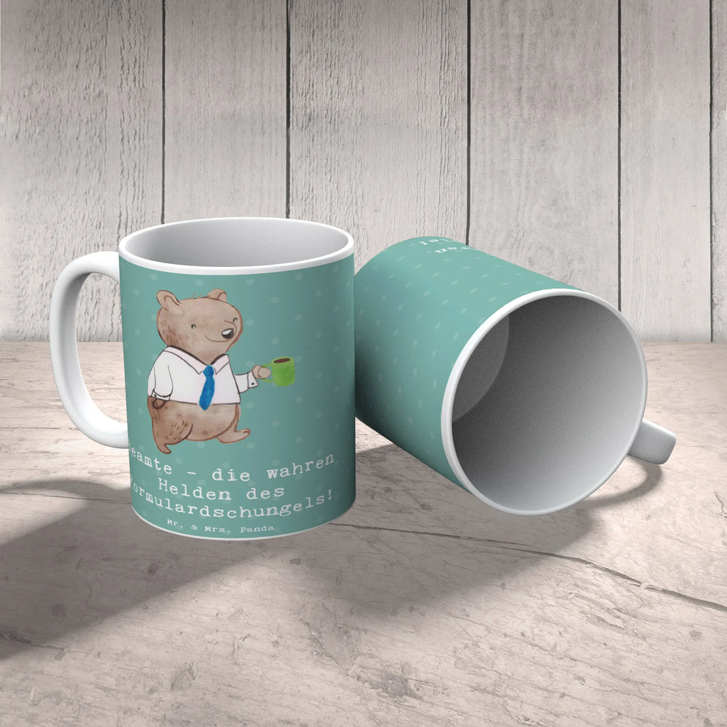 Tasse Beamtin Heldin Tasse, Kaffeetasse, Teetasse, Becher, Kaffeebecher, Teebecher, Keramiktasse, Porzellantasse, Büro Tasse, Geschenk Tasse, Tasse Sprüche, Tasse Motive, Kaffeetassen, Tasse bedrucken, Designer Tasse, Cappuccino Tassen, Schöne Teetassen, Beruf, Ausbildung, Jubiläum, Abschied, Rente, Kollege, Kollegin, Geschenk, Schenken, Arbeitskollege, Mitarbeiter, Firma, Danke, Dankeschön