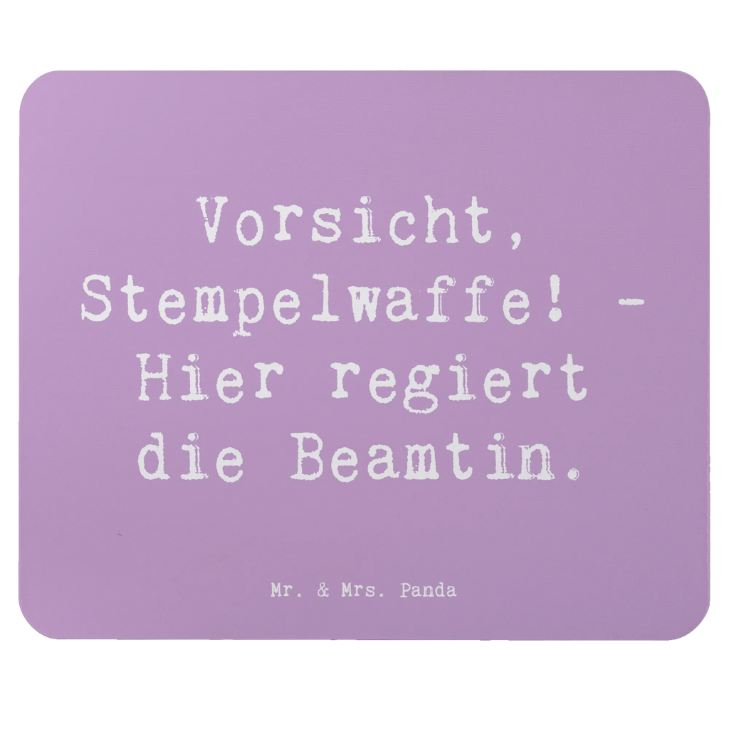 Mauspad Spruch Beamtin Stempelwaffe Mousepad, Computer zubehör, Büroausstattung, PC Zubehör, Arbeitszimmer, Mauspad, Einzigartiges Mauspad, Designer Mauspad, Mausunterlage, Mauspad Büro, Beruf, Ausbildung, Jubiläum, Abschied, Rente, Kollege, Kollegin, Geschenk, Schenken, Arbeitskollege, Mitarbeiter, Firma, Danke, Dankeschön