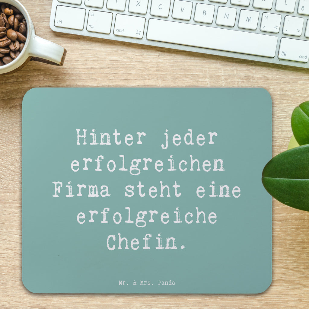 Mauspad Spruch Hinter jeder erfolgreichen Firma steht eine erfolgreiche Chefin. Mousepad, Computer zubehör, Büroausstattung, PC Zubehör, Arbeitszimmer, Mauspad, Einzigartiges Mauspad, Designer Mauspad, Mausunterlage, Mauspad Büro, Beruf, Ausbildung, Jubiläum, Abschied, Rente, Kollege, Kollegin, Geschenk, Schenken, Arbeitskollege, Mitarbeiter, Firma, Danke, Dankeschön