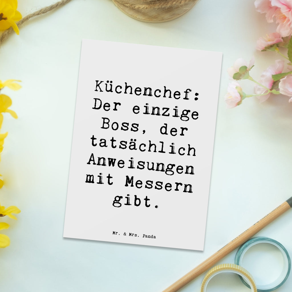 Postkarte Spruch Küchenchef: Der einzige Boss, der tatsächlich Anweisungen mit Messern gibt. Postkarte, Karte, Geschenkkarte, Grußkarte, Einladung, Ansichtskarte, Geburtstagskarte, Einladungskarte, Dankeskarte, Ansichtskarten, Einladung Geburtstag, Einladungskarten Geburtstag, Beruf, Ausbildung, Jubiläum, Abschied, Rente, Kollege, Kollegin, Geschenk, Schenken, Arbeitskollege, Mitarbeiter, Firma, Danke, Dankeschön