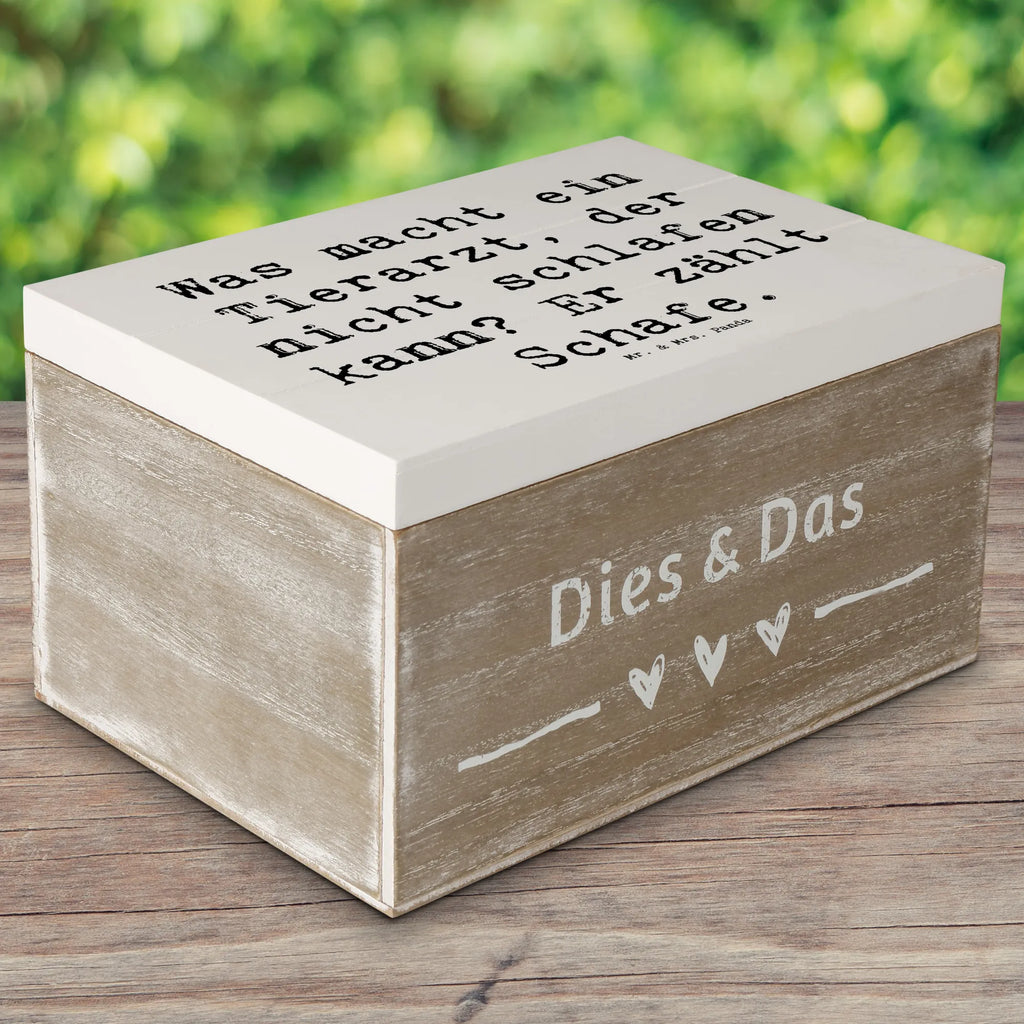 Holzkiste Spruch Tierarzt Schafzählen Holzkiste, Kiste, Schatzkiste, Truhe, Schatulle, XXL, Erinnerungsbox, Erinnerungskiste, Dekokiste, Aufbewahrungsbox, Geschenkbox, Geschenkdose, Beruf, Ausbildung, Jubiläum, Abschied, Rente, Kollege, Kollegin, Geschenk, Schenken, Arbeitskollege, Mitarbeiter, Firma, Danke, Dankeschön