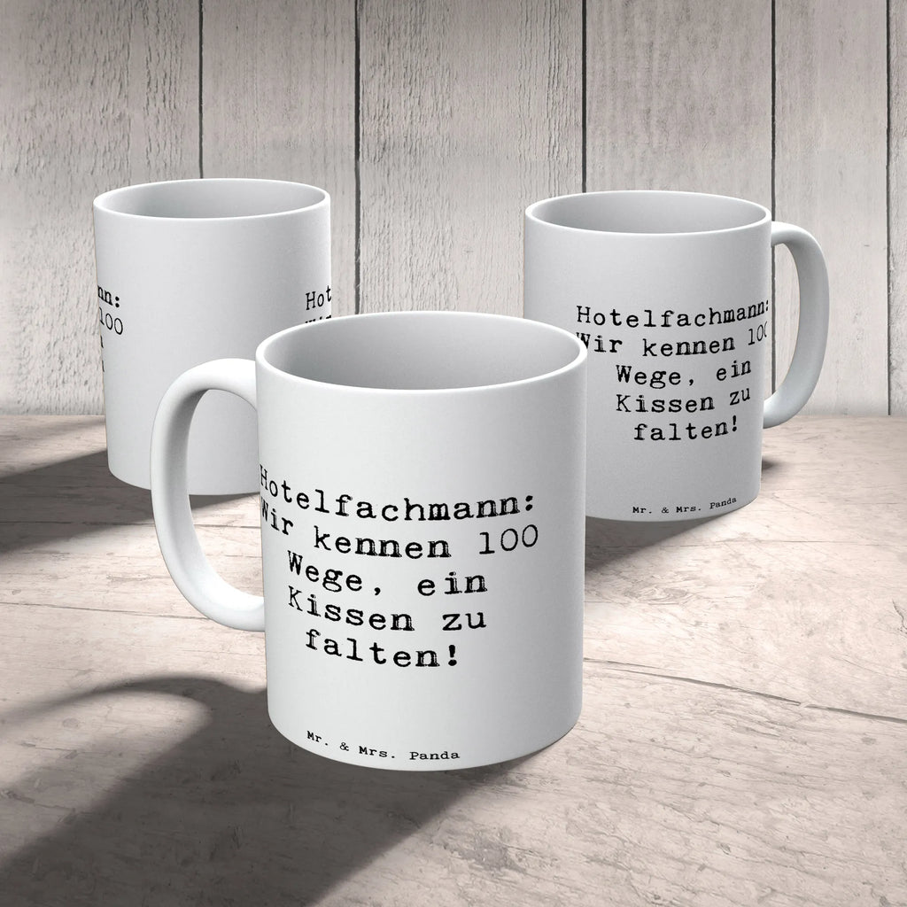 Tasse Spruch Hotelfachmann: Wir kennen 100 Wege, ein Kissen zu falten! Tasse, Kaffeetasse, Teetasse, Becher, Kaffeebecher, Teebecher, Keramiktasse, Porzellantasse, Büro Tasse, Geschenk Tasse, Tasse Sprüche, Tasse Motive, Kaffeetassen, Tasse bedrucken, Designer Tasse, Cappuccino Tassen, Schöne Teetassen, Beruf, Ausbildung, Jubiläum, Abschied, Rente, Kollege, Kollegin, Geschenk, Schenken, Arbeitskollege, Mitarbeiter, Firma, Danke, Dankeschön