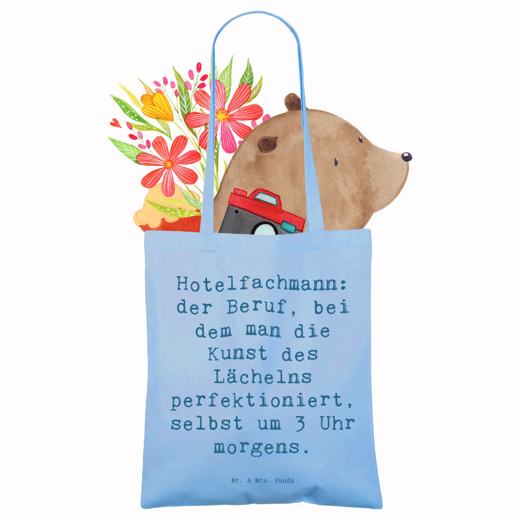 Tragetasche Spruch Hotelfachmann: der Beruf, bei dem man die Kunst des Lächelns perfektioniert, selbst um 3 Uhr morgens. Beuteltasche, Beutel, Einkaufstasche, Jutebeutel, Stoffbeutel, Tasche, Shopper, Umhängetasche, Strandtasche, Schultertasche, Stofftasche, Tragetasche, Badetasche, Jutetasche, Einkaufstüte, Laptoptasche, Beruf, Ausbildung, Jubiläum, Abschied, Rente, Kollege, Kollegin, Geschenk, Schenken, Arbeitskollege, Mitarbeiter, Firma, Danke, Dankeschön