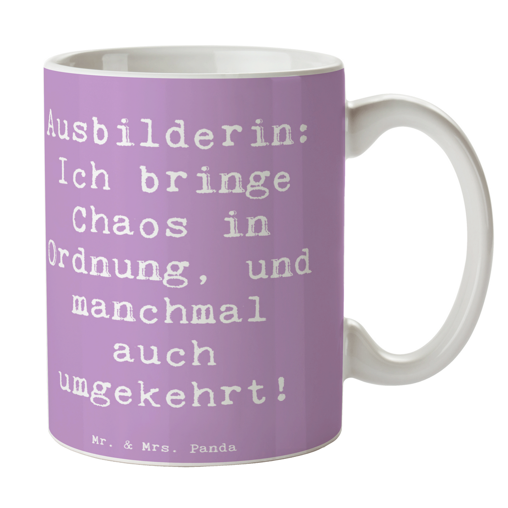 Tasse Spruch Ausbilderin: Ich bringe Chaos in Ordnung, und manchmal auch umgekehrt! Tasse, Kaffeetasse, Teetasse, Becher, Kaffeebecher, Teebecher, Keramiktasse, Porzellantasse, Büro Tasse, Geschenk Tasse, Tasse Sprüche, Tasse Motive, Kaffeetassen, Tasse bedrucken, Designer Tasse, Cappuccino Tassen, Schöne Teetassen, Beruf, Ausbildung, Jubiläum, Abschied, Rente, Kollege, Kollegin, Geschenk, Schenken, Arbeitskollege, Mitarbeiter, Firma, Danke, Dankeschön