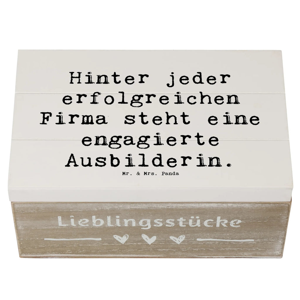 Holzkiste Spruch Hinter jeder erfolgreichen Firma steht eine engagierte Ausbilderin. Holzkiste, Kiste, Schatzkiste, Truhe, Schatulle, XXL, Erinnerungsbox, Erinnerungskiste, Dekokiste, Aufbewahrungsbox, Geschenkbox, Geschenkdose, Beruf, Ausbildung, Jubiläum, Abschied, Rente, Kollege, Kollegin, Geschenk, Schenken, Arbeitskollege, Mitarbeiter, Firma, Danke, Dankeschön