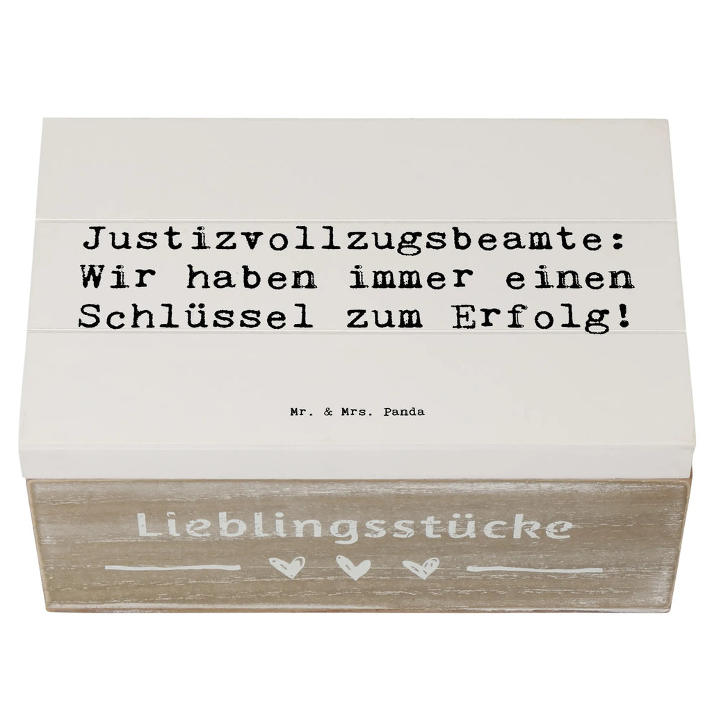 Holzkiste Spruch Justizvollzugsbeamte: Wir haben immer einen Schlüssel zum Erfolg! Holzkiste, Kiste, Schatzkiste, Truhe, Schatulle, XXL, Erinnerungsbox, Erinnerungskiste, Dekokiste, Aufbewahrungsbox, Geschenkbox, Geschenkdose, Beruf, Ausbildung, Jubiläum, Abschied, Rente, Kollege, Kollegin, Geschenk, Schenken, Arbeitskollege, Mitarbeiter, Firma, Danke, Dankeschön