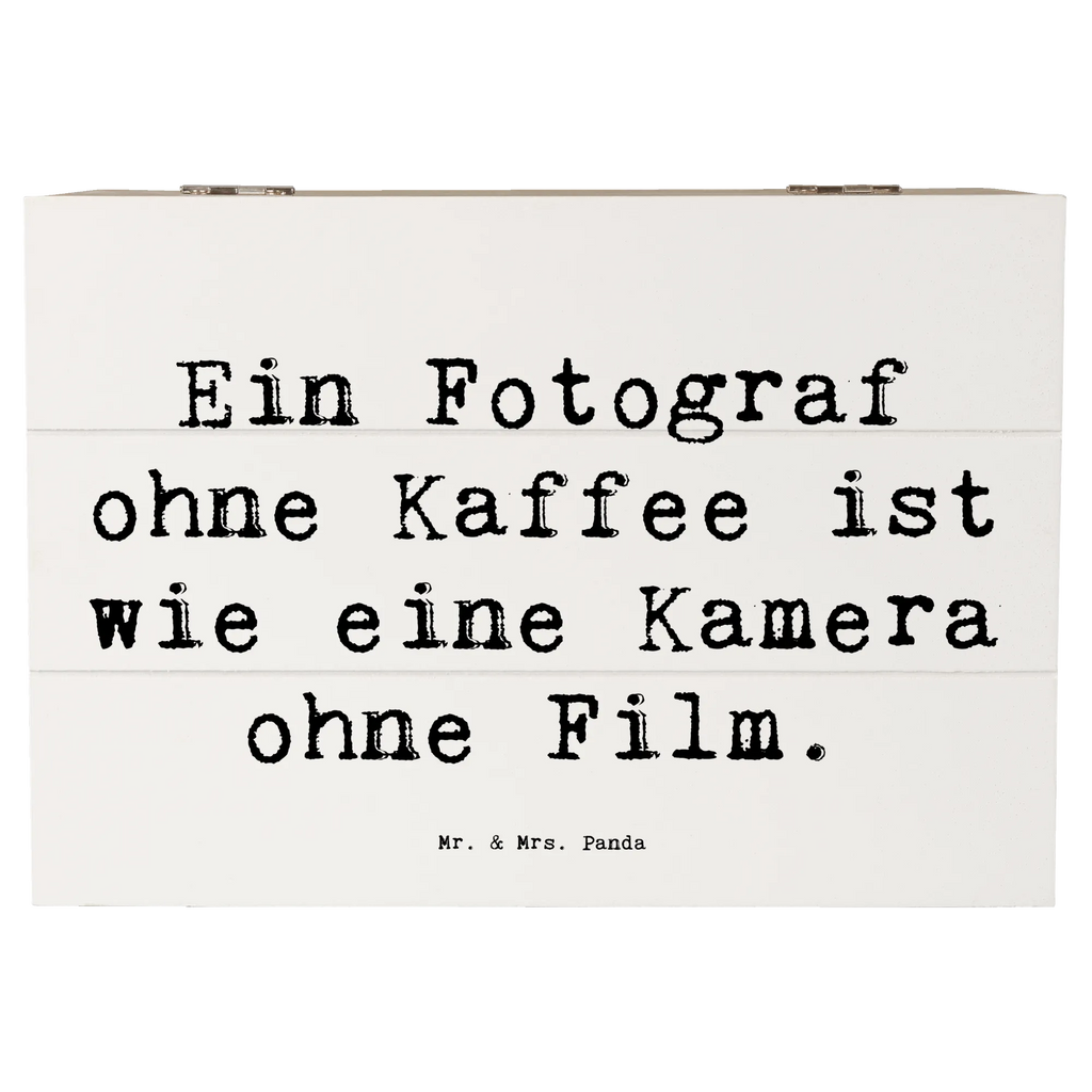 Holzkiste Spruch Ein Fotograf ohne Kaffee ist wie eine Kamera ohne Film. Holzkiste, Kiste, Schatzkiste, Truhe, Schatulle, XXL, Erinnerungsbox, Erinnerungskiste, Dekokiste, Aufbewahrungsbox, Geschenkbox, Geschenkdose, Beruf, Ausbildung, Jubiläum, Abschied, Rente, Kollege, Kollegin, Geschenk, Schenken, Arbeitskollege, Mitarbeiter, Firma, Danke, Dankeschön